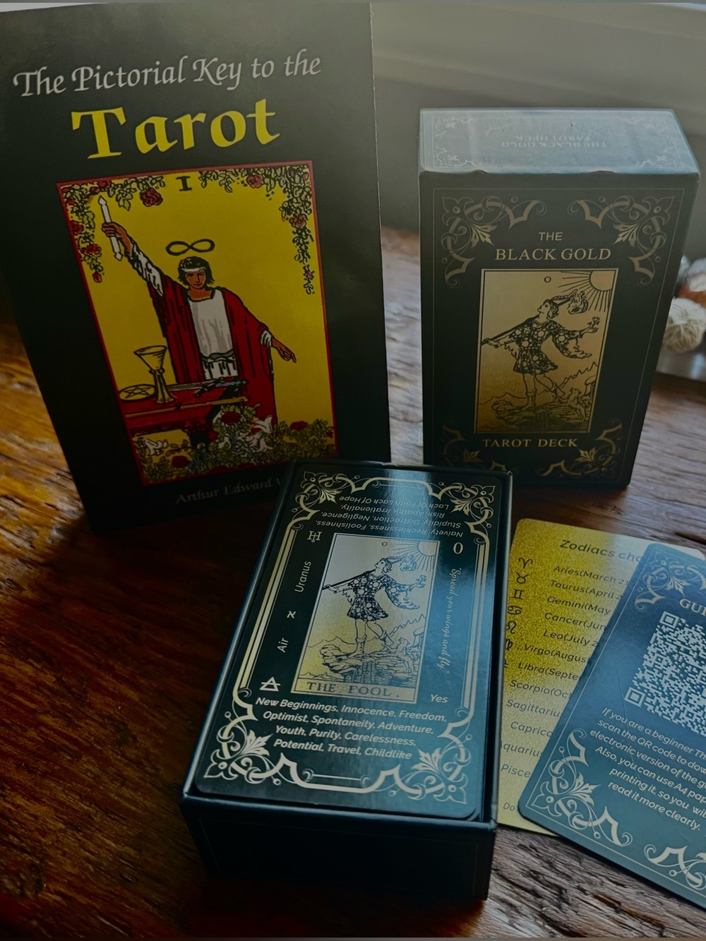 Black and Gold Tarot with Pictorial Key Book